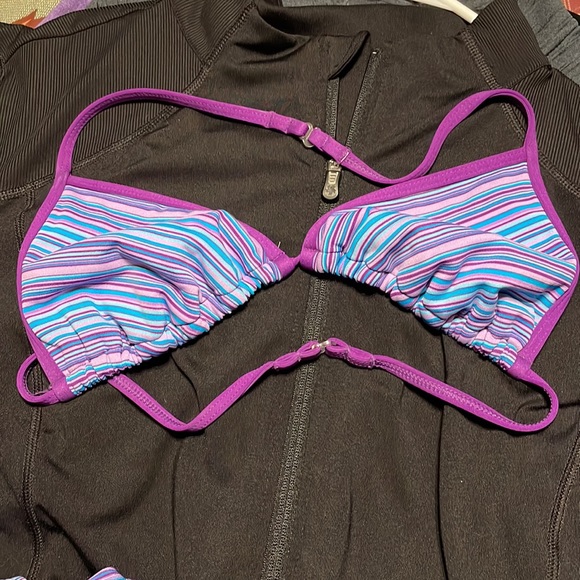 Bikini - Picture 3 of 6